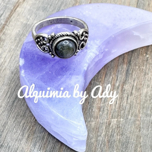 Rainbow labradorite stone Victorian ring - Picture 1 of 5